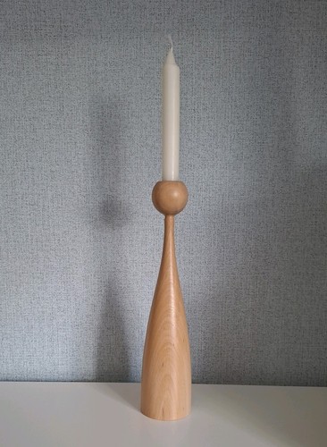 Gedrechselter kerzenhalter - ,