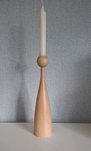 Gedrechselter kerzenhalter - ,